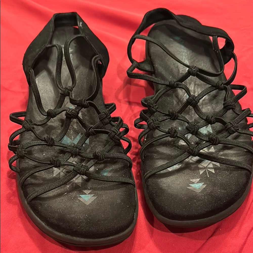 Skechers sz 8 Black Strapy Memory Foam Sandals